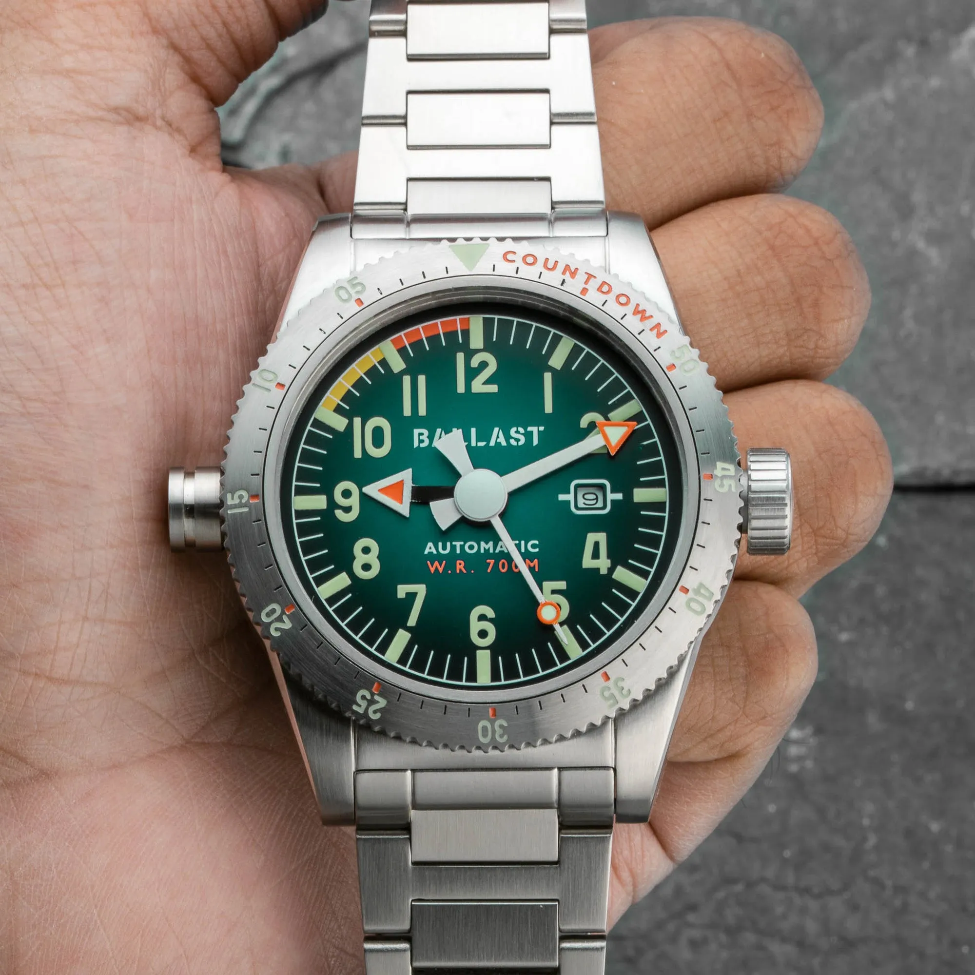 GREEN